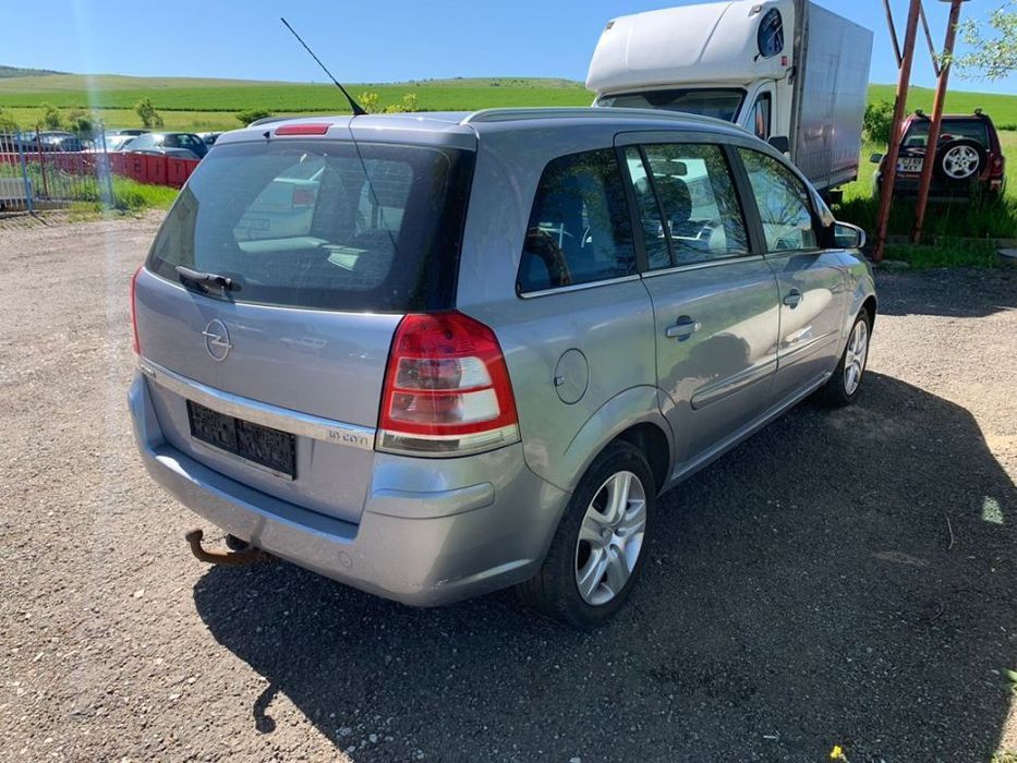 Dezmembrez piese Opel Zafira B