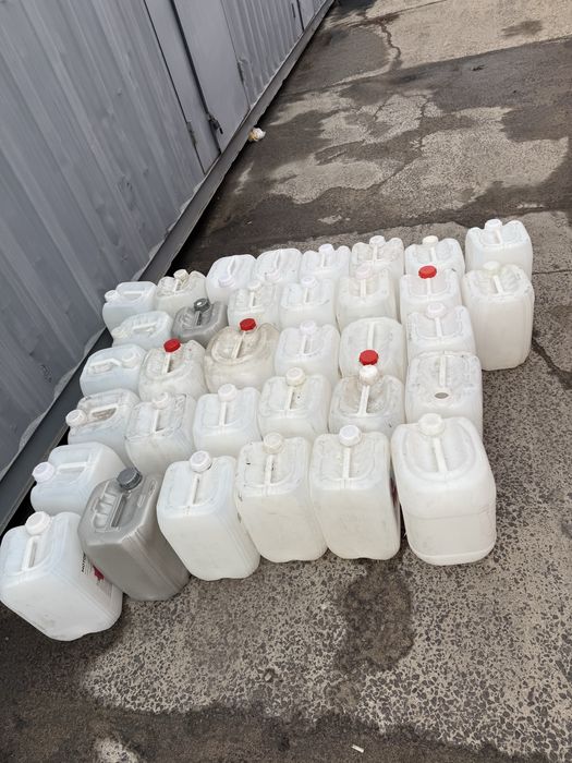 Канистры 20л продам