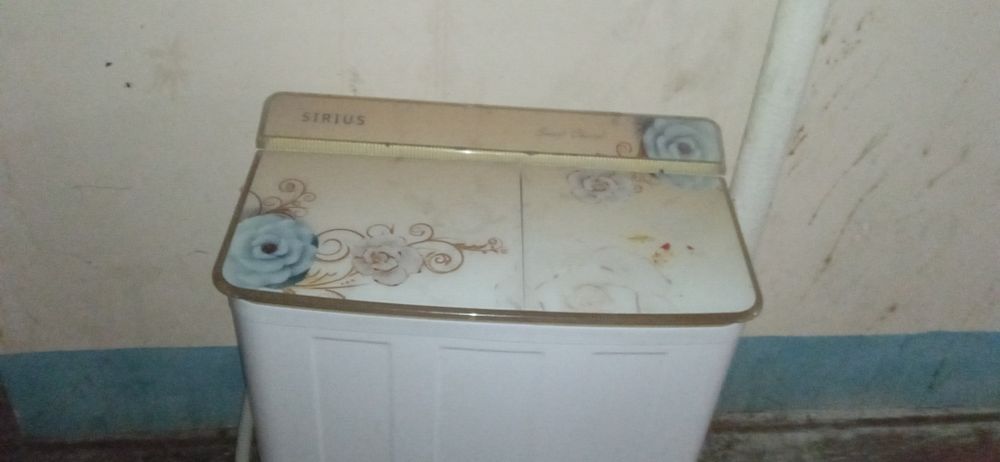 Kir yuvadigan moshina