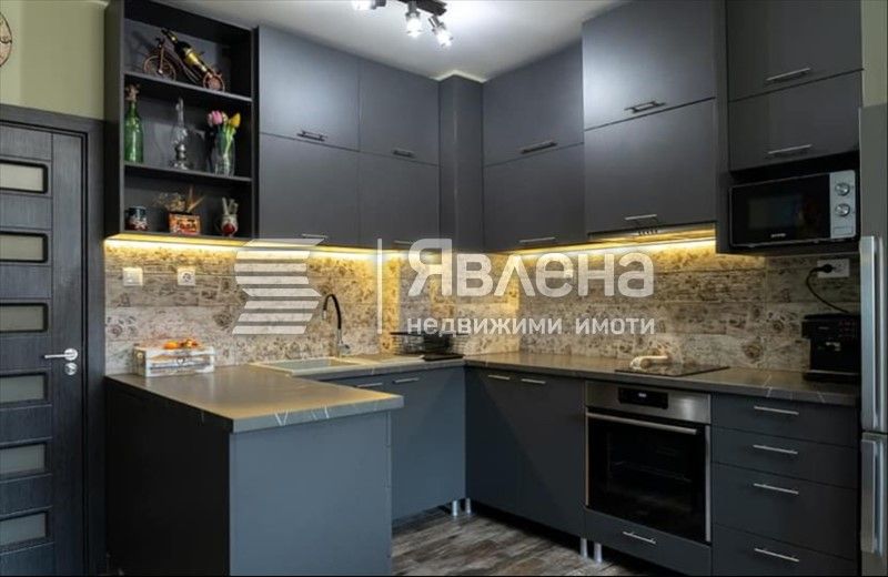 Продава се Тристаен апартамент в Варна, Възраждане 3 - 74 кв.м за 2149 €/кв.м - Снимка #1