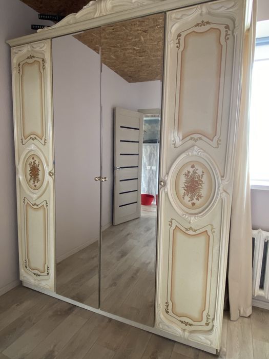 Продам спальный гарнитур срочно