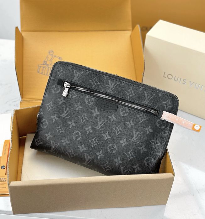Louis Vuitton клъч / несесер