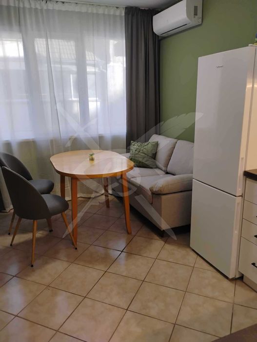 Дава се под наем Тристаен апартамент в Варна, Лятно кино Тракия - 75 кв.м за 700 € - Снимка #1