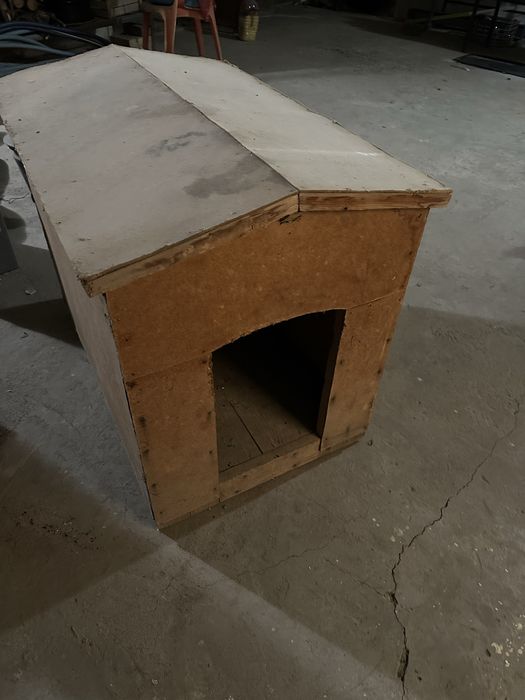 Вольер для собак. Изготовленно из дерево, ДСП и фанеры.