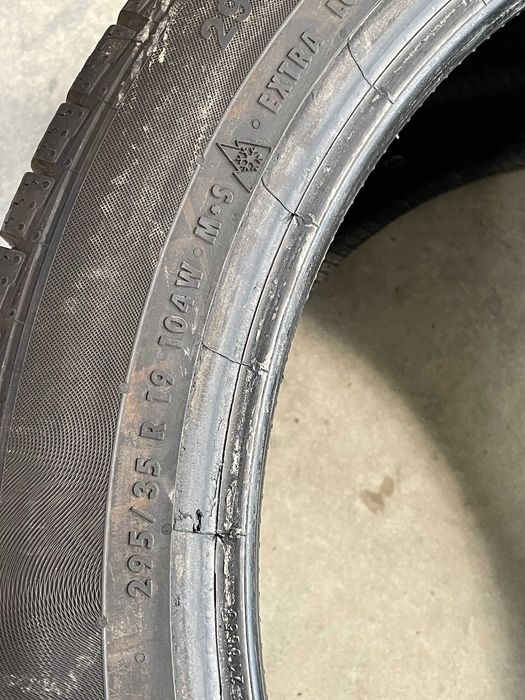 2x 295 35 19 Continental Winter Contact 104W
