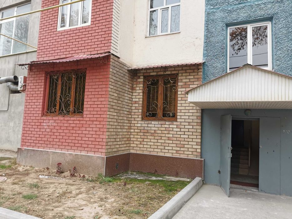 Ижарага Арендага 2 хонали 1чи этаж квартира берилади Чилонзор 21 ква