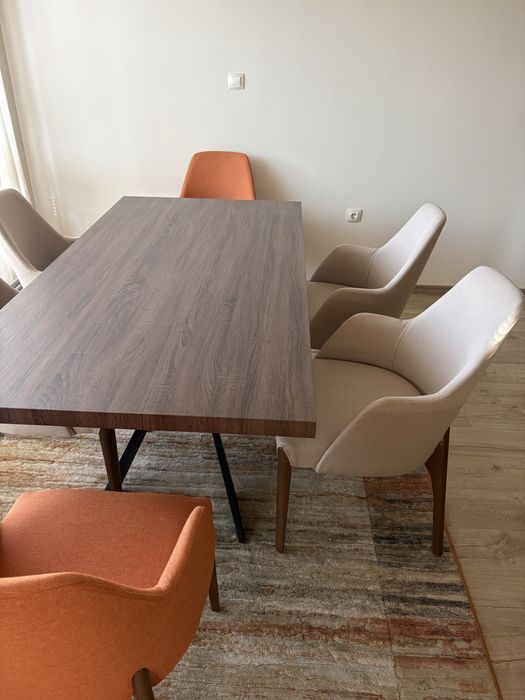 Трапезни столове и маса