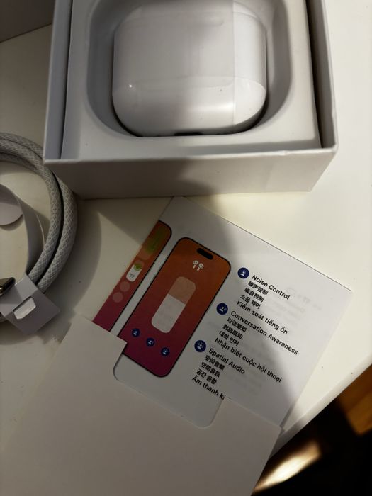 AirPods 4 (1 pachete pe stoc)
