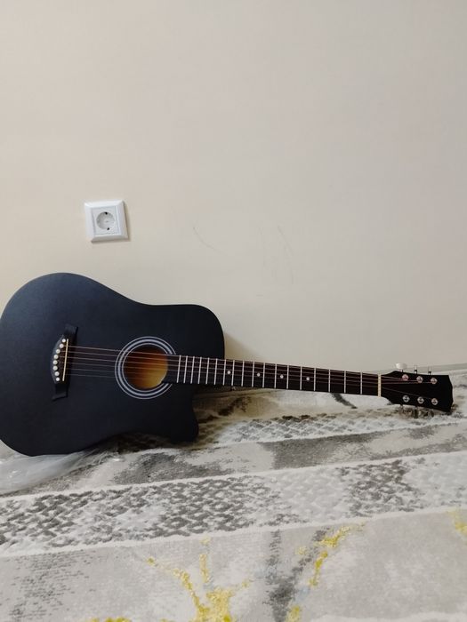 Gitara sotiladi tezda manzil Oʻrigzor bozor