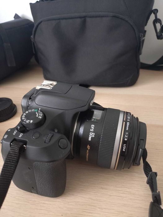 Kit Complet DSLR: Canon EOS 1300D + Obiectiv Macro 60mm f/2.8 + Obiectiv 18-55mm + Accesorii