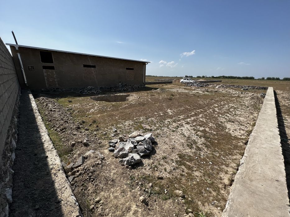 Sazagan tamonda paligonni tugrida 6 sotuxli turar joy