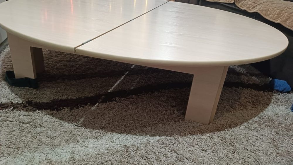 большой круглый стол