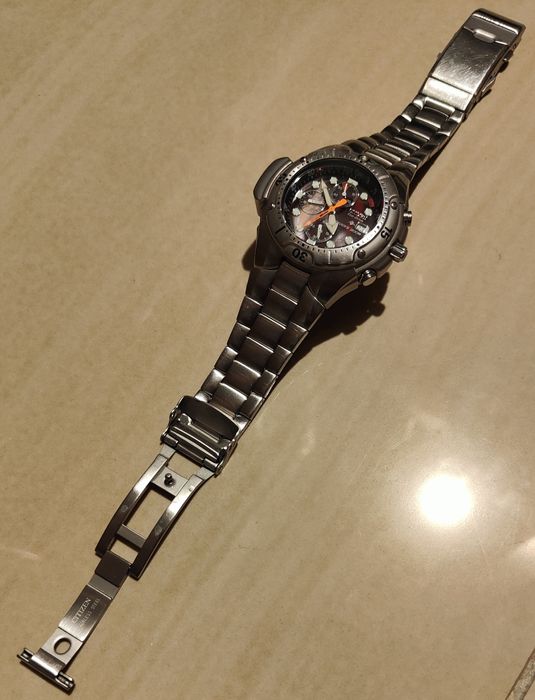 CITIZEN Promaster Eco-Drive Aqualand Diver Promaster BJ2040 watch.