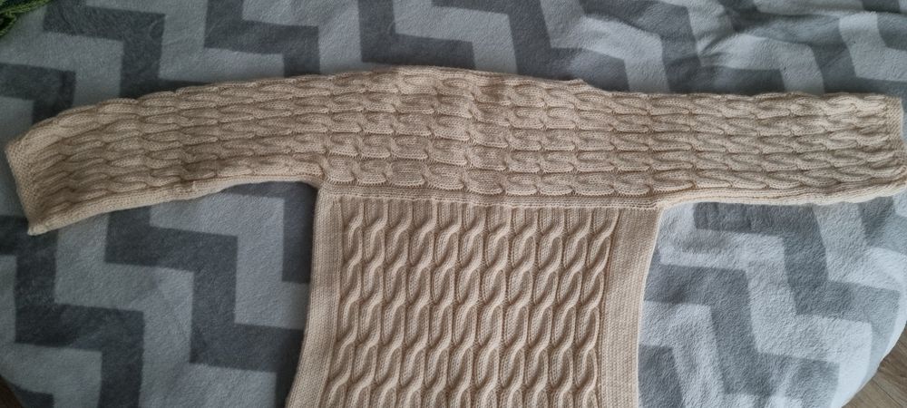 Ръчно плетен дълъг пуловер