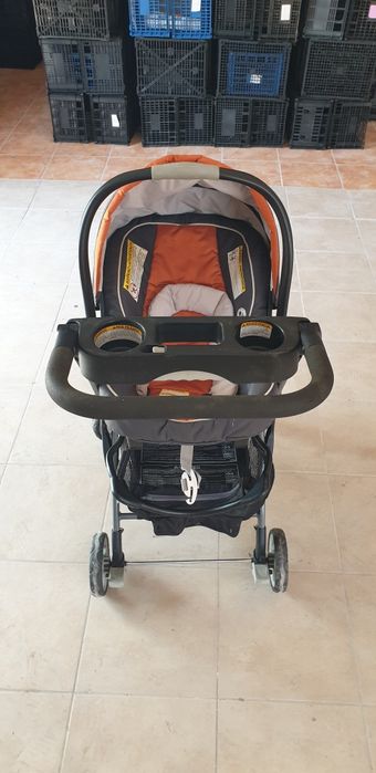 Vand Carucior Graco cu scoica si atas bancheta masina.
