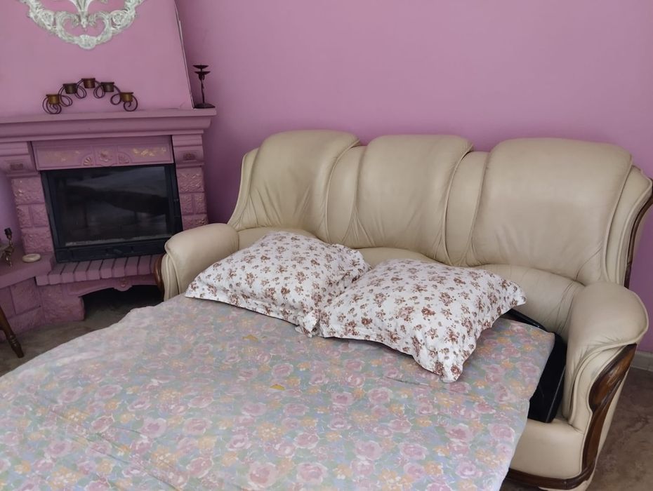 Диван кожаный раскладной