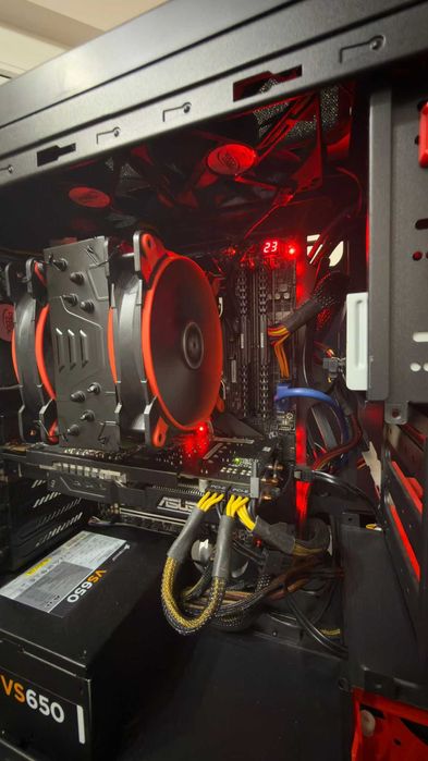 PC I7 cu placa video  GTX 560TI, memorii Corsair 2x8gb, bonus monitor