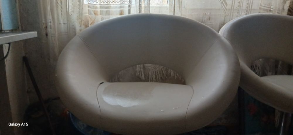 Scaune cu picior reglabil