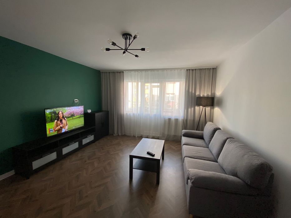 Apartament modern cu 3 camere de inchiriat , ultracentral, etaj 2/4 Craiova