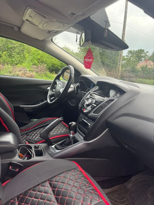 Vând Ford focus 1 6 benzina mk3 2012