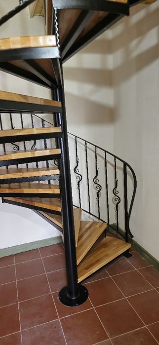 Scara metalica de interior, modulara.