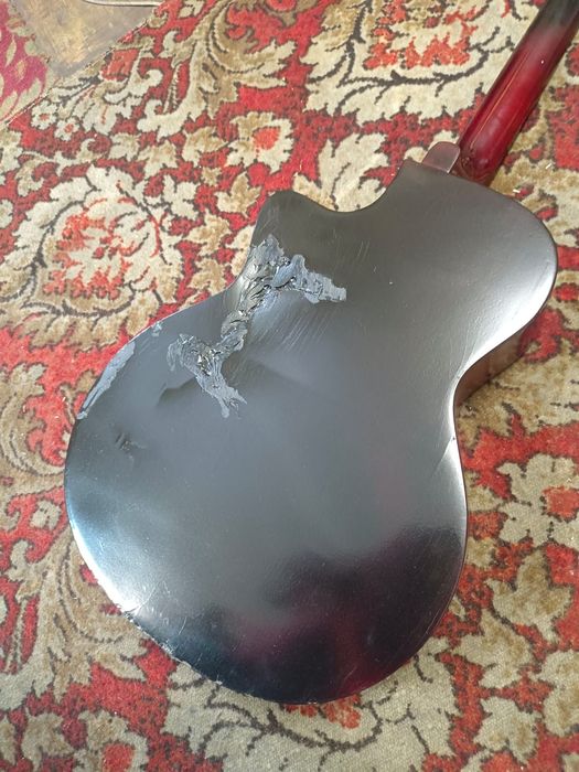 Продам гитару за 15000