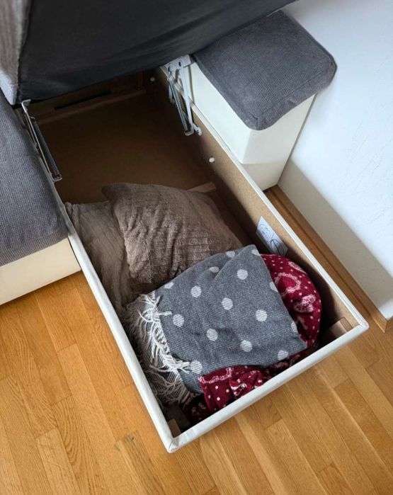 Coltar extensibil cu lada pentru depozitare