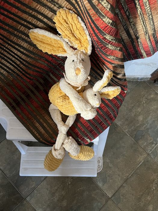 Продавам колямо зайче и мече по 20€