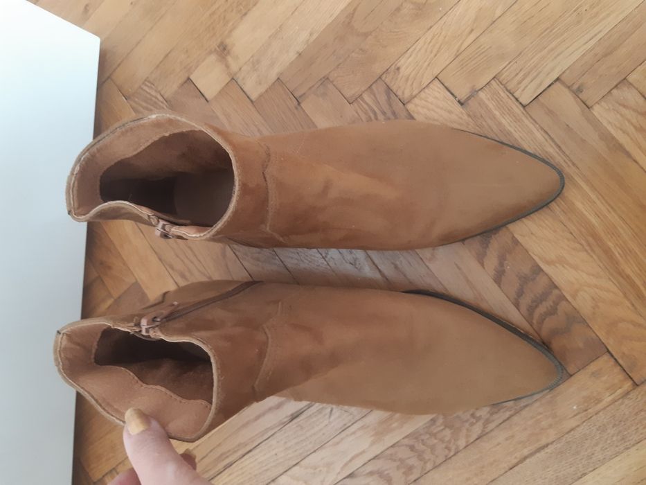 Ciocate/ghete Pull and Bear maro