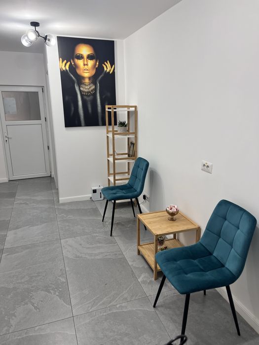 Inchiriere /    Post Manichiura