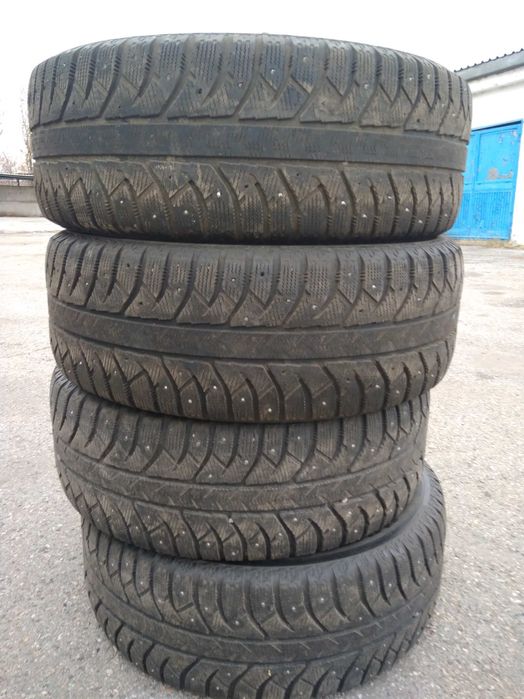 Продам шины bridgestone 285/60/18