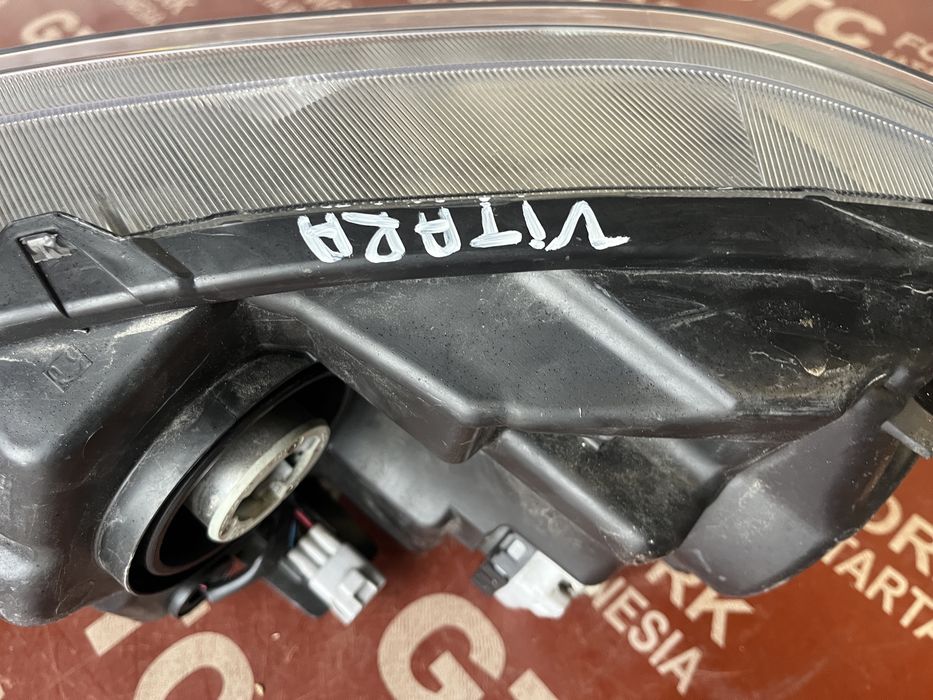 Фар Suzuki Vitara 2020г ляв и десен