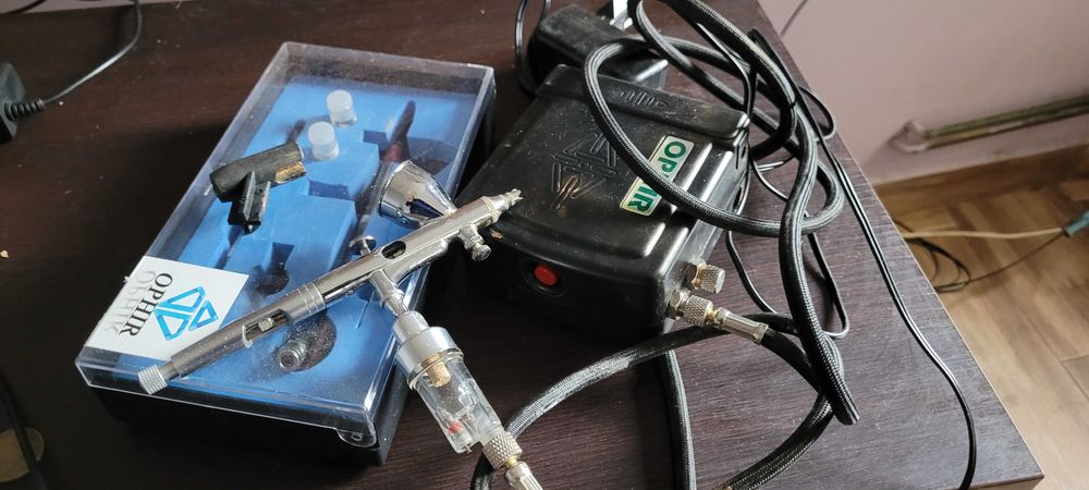 Aerograf cu 3 duze si cuplaj rapid 0,2, 0,3, 0,5 mm HS-80