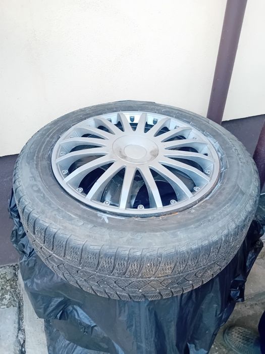 Vând cauciucuri cu jante de iarna