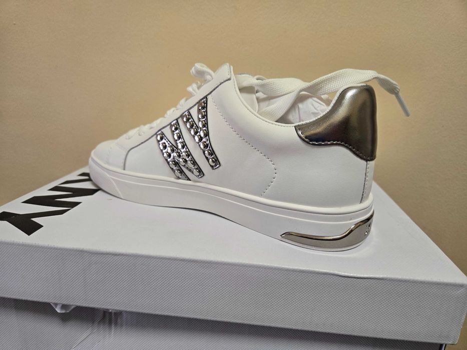 Чисто нови оригинални кецове DKNY