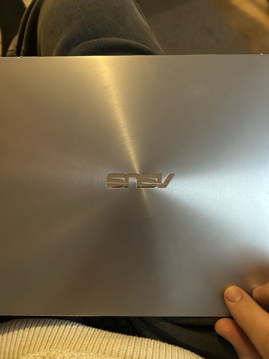 Laptop Asus ZenBooK Harman/ Kardon