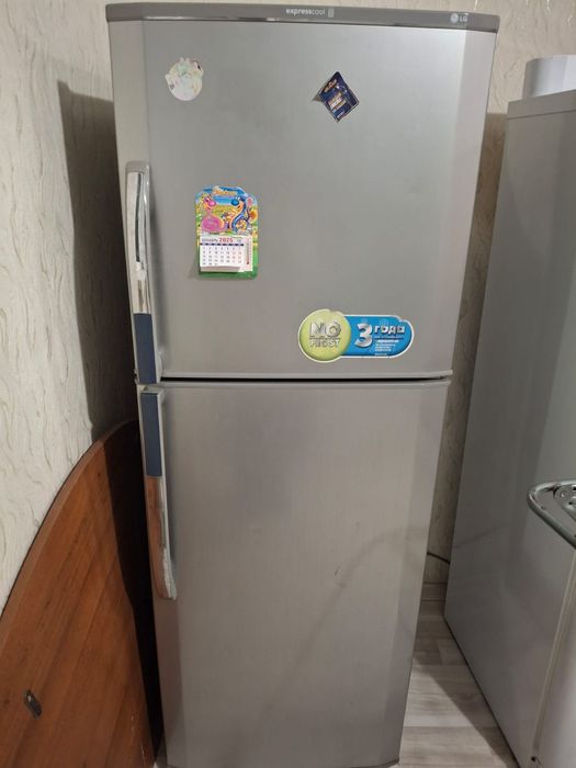 Холодильник LG серый