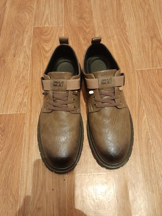 Ноская осеняя обувь