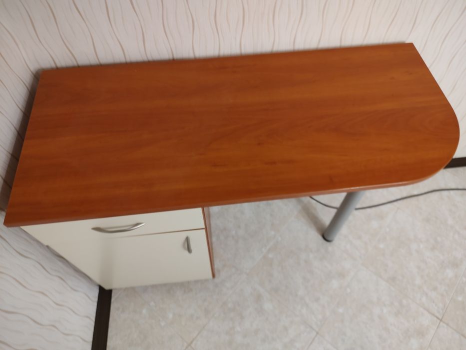 Бюро с чекмеджета