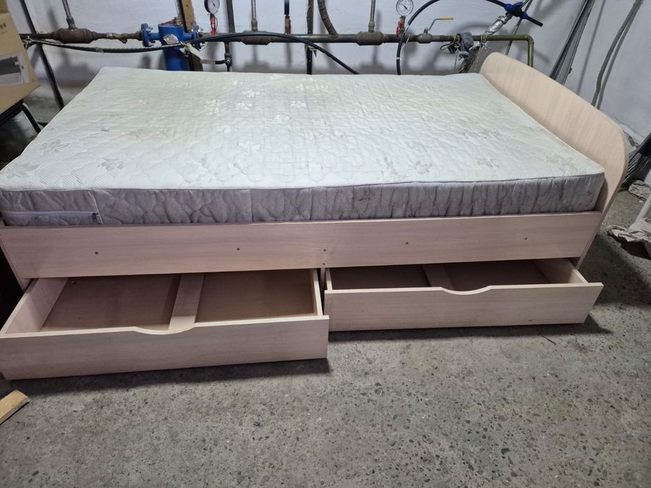 Продам кровать для спальни
