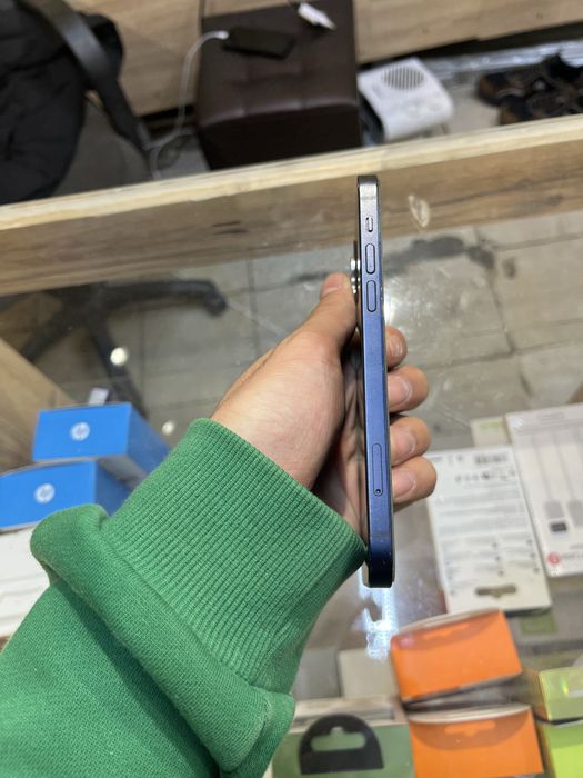 iPhone 12 64 гб в хорошем состоянии