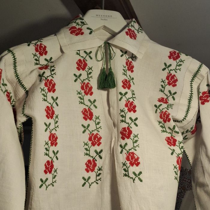 Ie veche, cămașă țărănească,