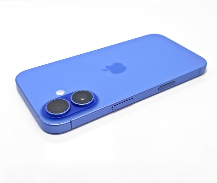 iPhone 16 128GB Ultramarine