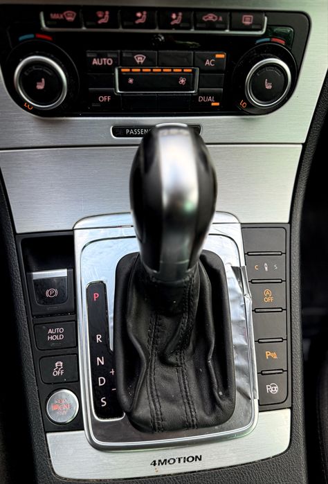 Volkswagen Passat CC R line 2.0 TDI 170 CP DSG/4 Motion/An-2011/e5/Impecabil/Dotării top  !