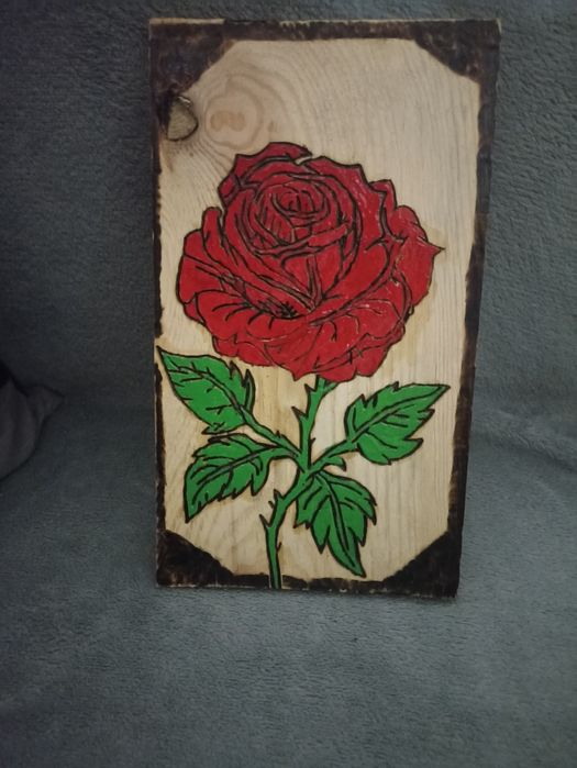 Ръчно изработена и пирографирана Роза