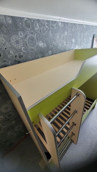 Продам двухъярусную кровать