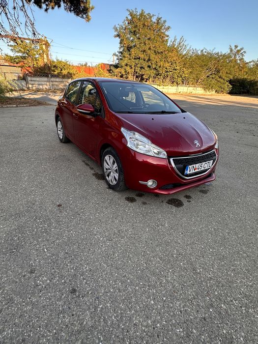 Vând Peugeot 208