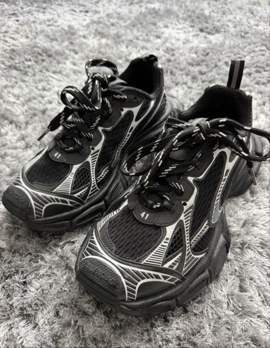 Balenciaga 3XL.