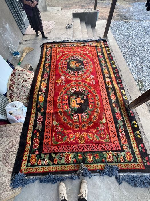 Қол кілем. Өте тамаша. Нағыз қол өнер.