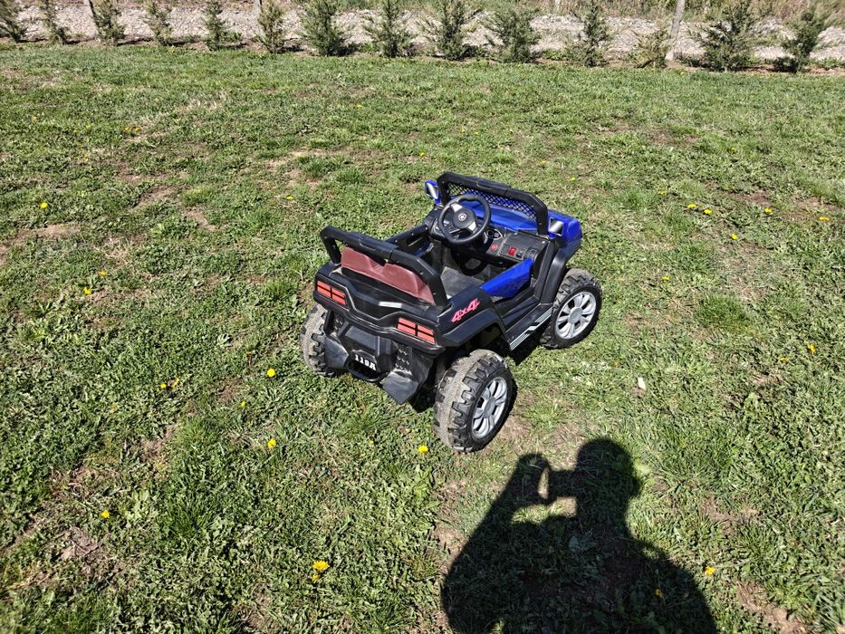 Masinuta electrica 4x4